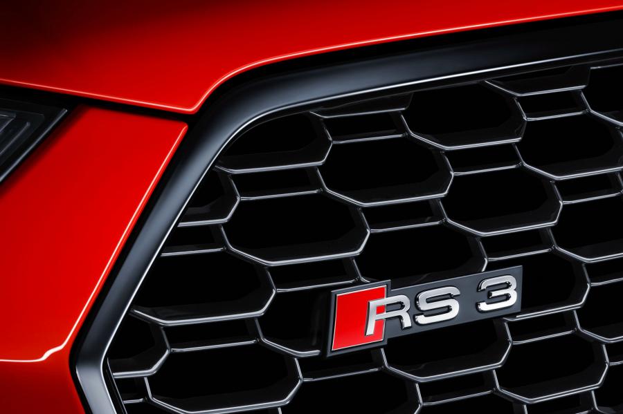 Логотип Audi RS3 Sedan (8V) 2016 года  (WW) (фото 45 из 47)